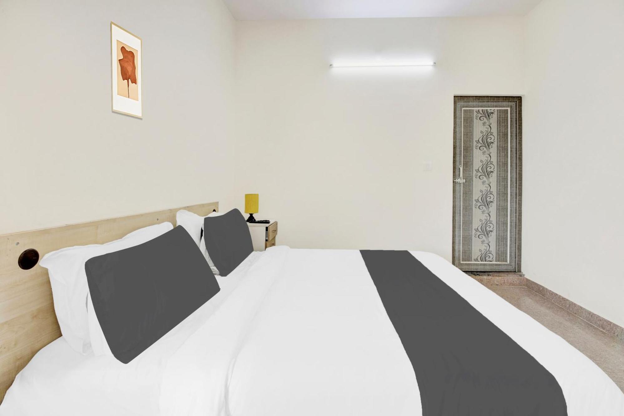 Hotel O Sri Manjunatha Deluxe Suites バンガロール エクステリア 写真