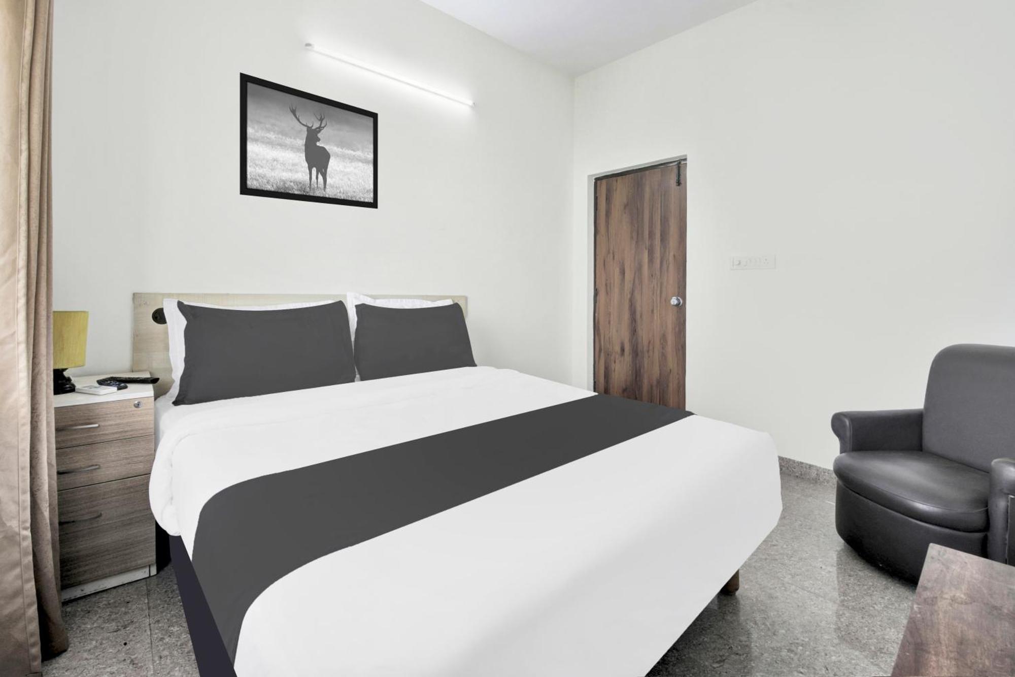 Hotel O Sri Manjunatha Deluxe Suites バンガロール エクステリア 写真