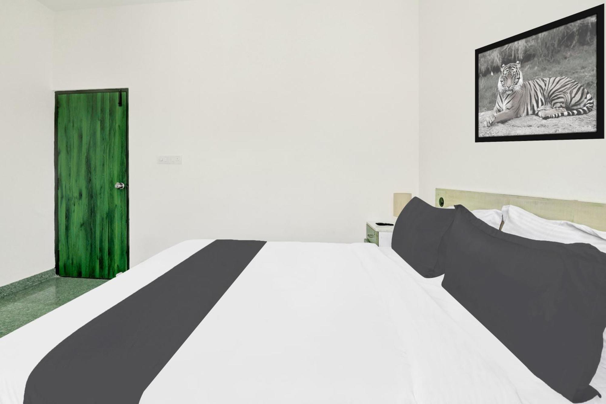 Hotel O Sri Manjunatha Deluxe Suites バンガロール エクステリア 写真