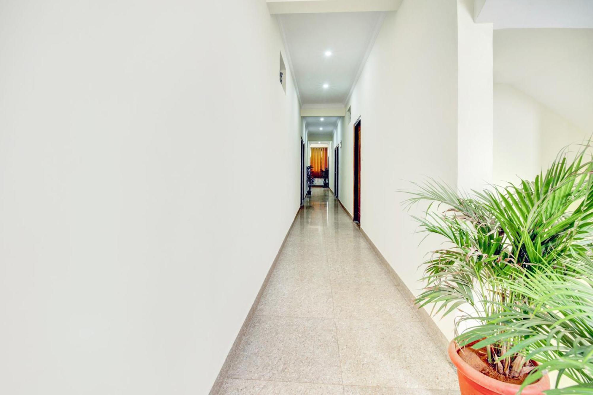 Hotel O Sri Manjunatha Deluxe Suites バンガロール エクステリア 写真